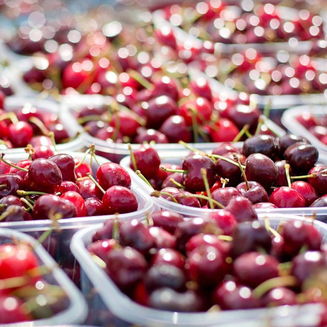 cherries-1433525_1920 https://www.farolfifruit.it/wp-content/uploads/2024/04/cherries-1433525_1920-640x640.jpg